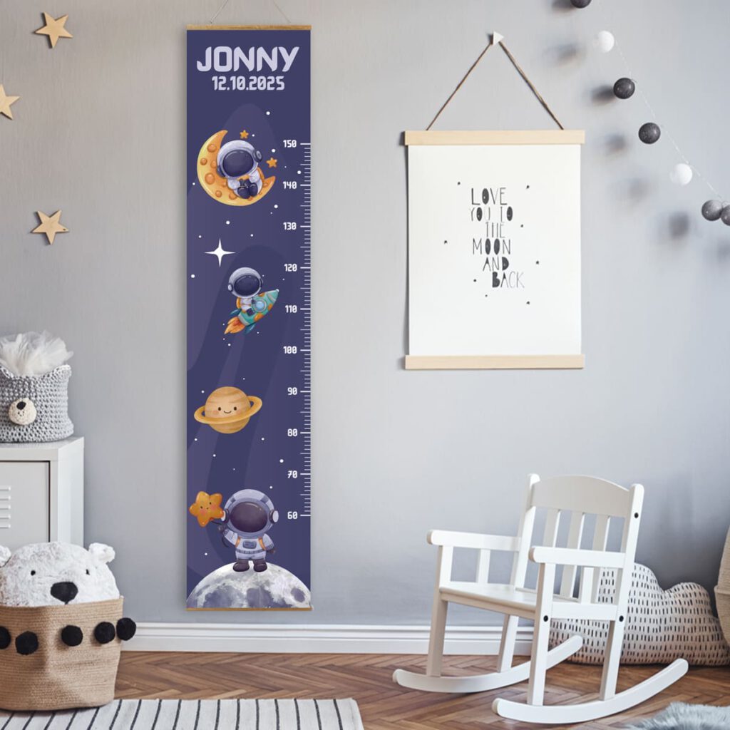 Kindermesslatte Astronaut Cosmo im Kinderzimmer
