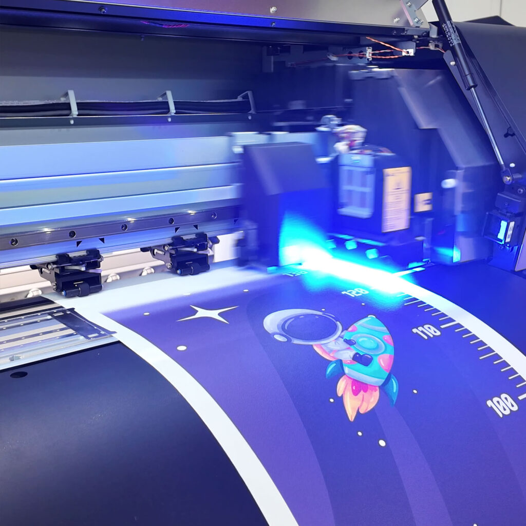 Hochwertiger UV-Druck der Kindermesslatte