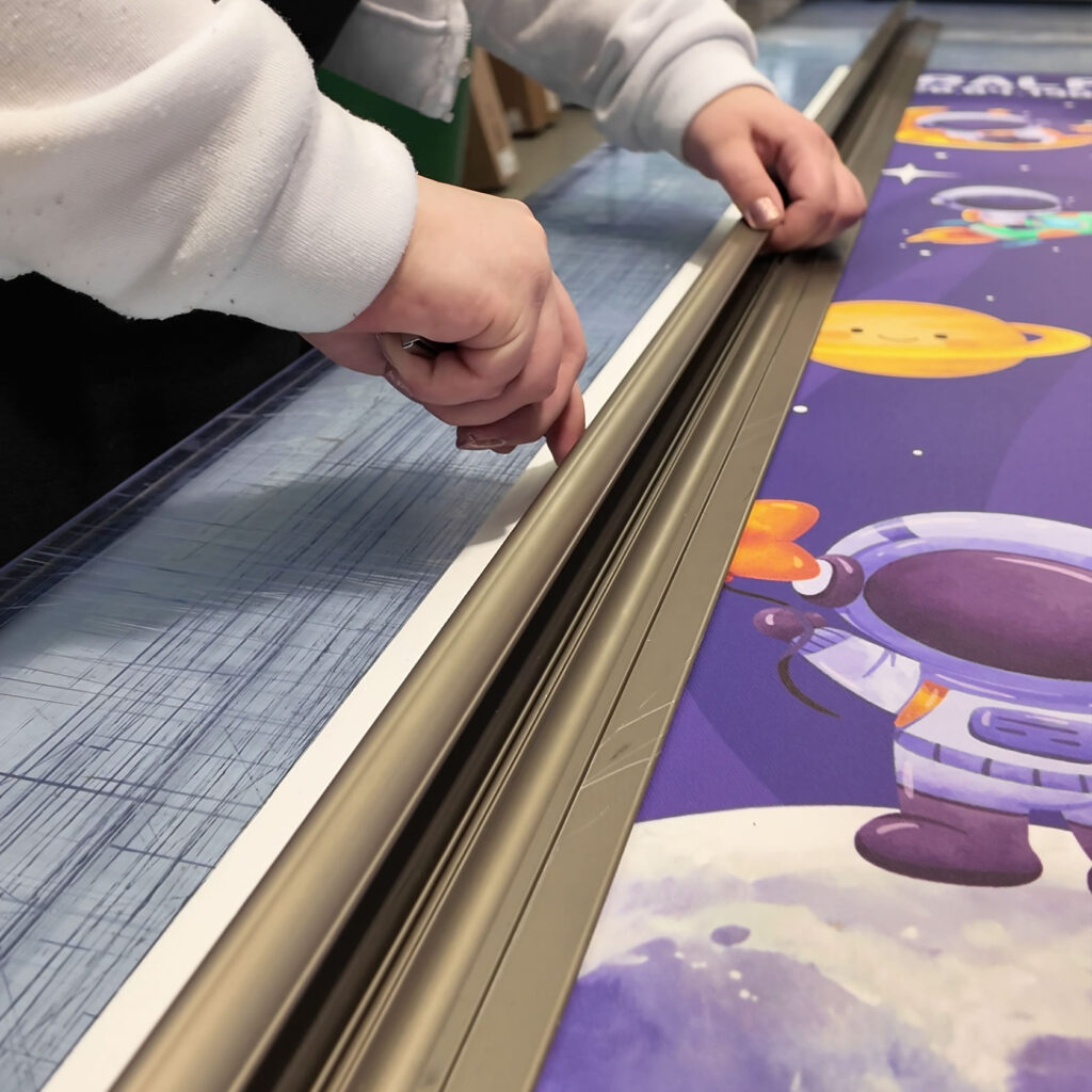 Kindermesslatte wird zugeschnitten