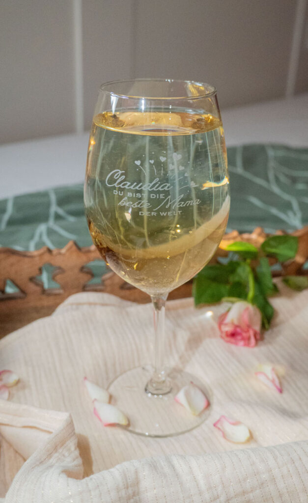 Weißweinglas mit Gravur zum Muttertag